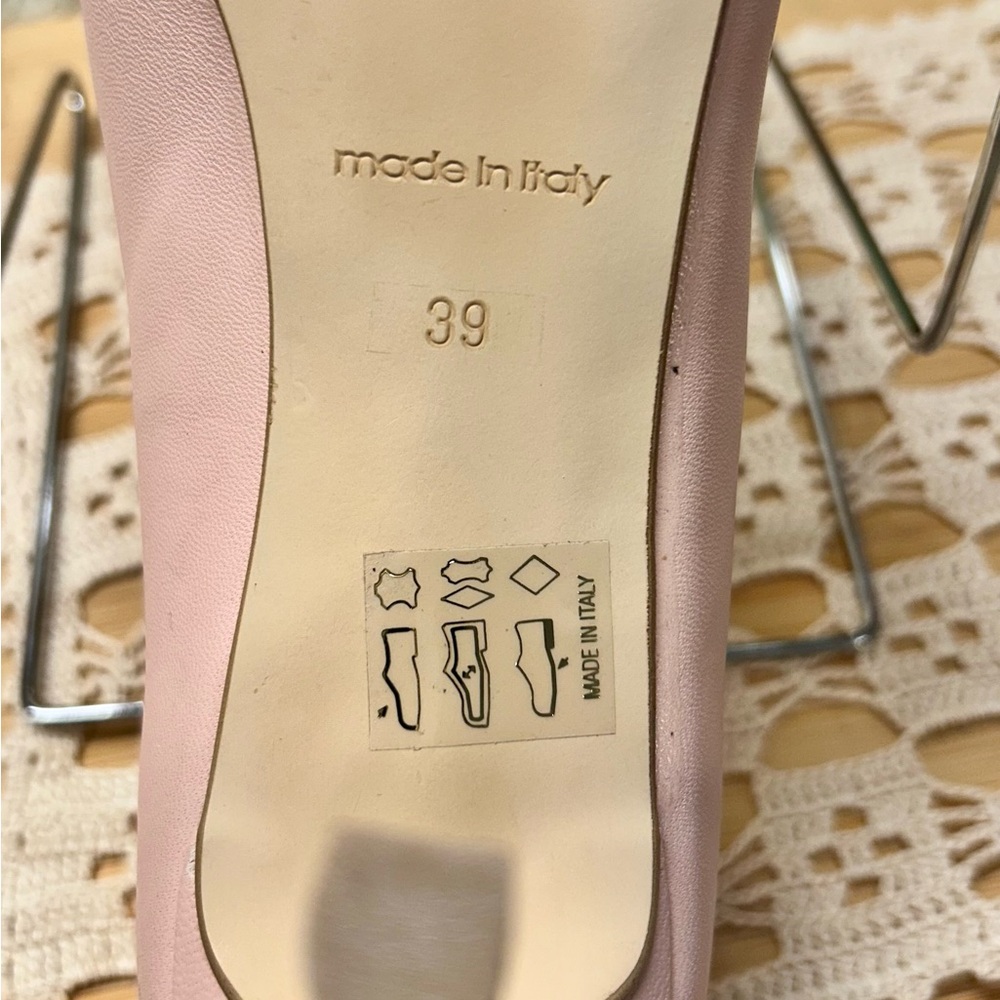 GORGEOUS BARNEYS NEW YORK Italian leather neutral pumps size 8 - Picture 5 of 7
